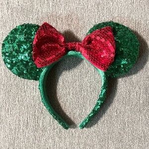 Disney Parks Retired Rare Christmas Green Sequined Holly Berry Minnie Ears